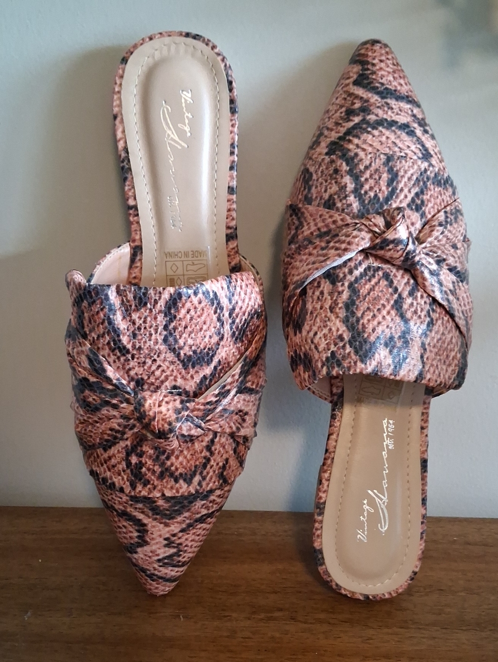 Vintage Havana Pink Snakeskin Bow Flat Slides ** Size 7